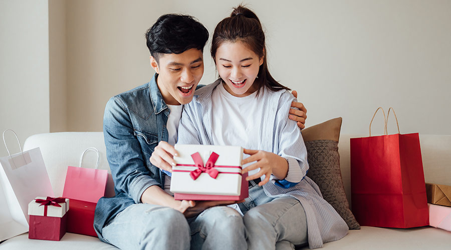 couple opening gifts